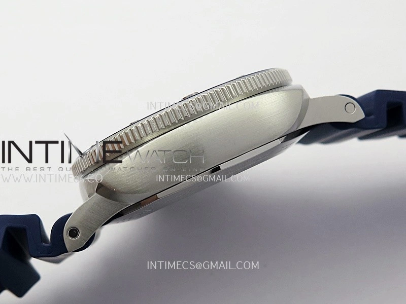 PAM1696 44mm Submersible VSF 1:1 Best Edition White Dial On Blue Rubber Strap P.900 Super Clone